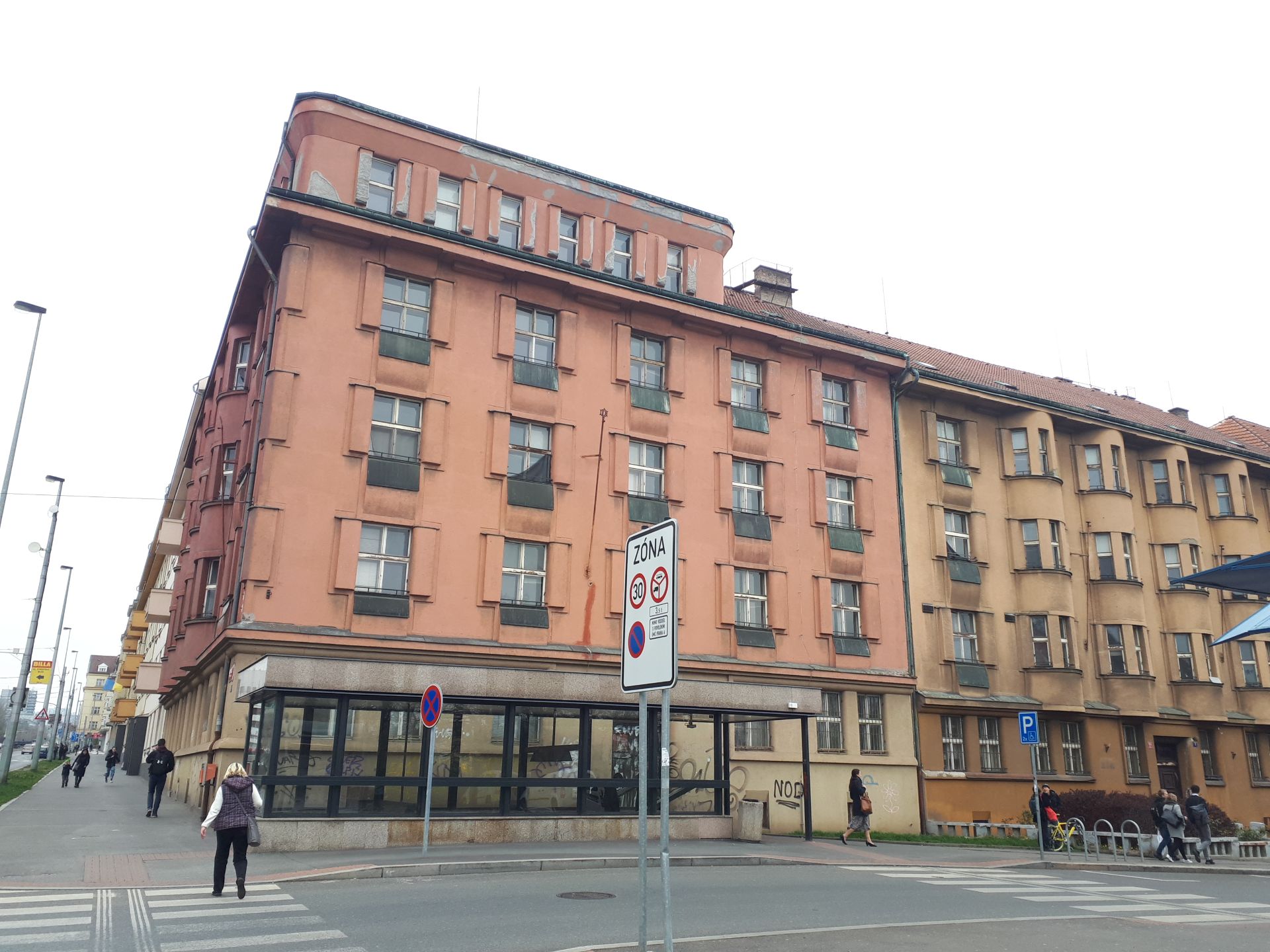 Domov osamělých žen_03