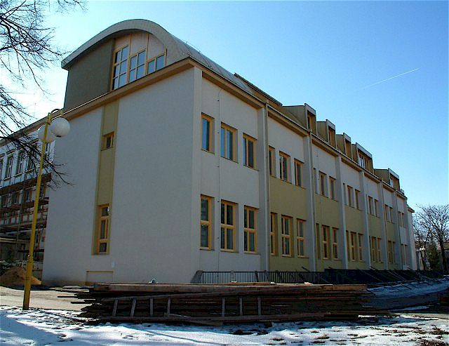 Axmannová_Klaudián Hospital – Pavilion of nuclear medicine, urology and ENT – exterior of the building extention