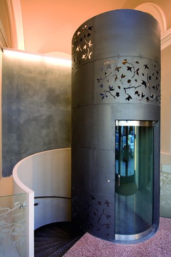 Elevator and staircase in the representative branch of Česká Spořitelna in Rytířská street, photo V. Stanko, archive of Gabriela Kaprálové Rytířská Palace – the flagship branch of Česká spořitelna_interior, lift and staircase