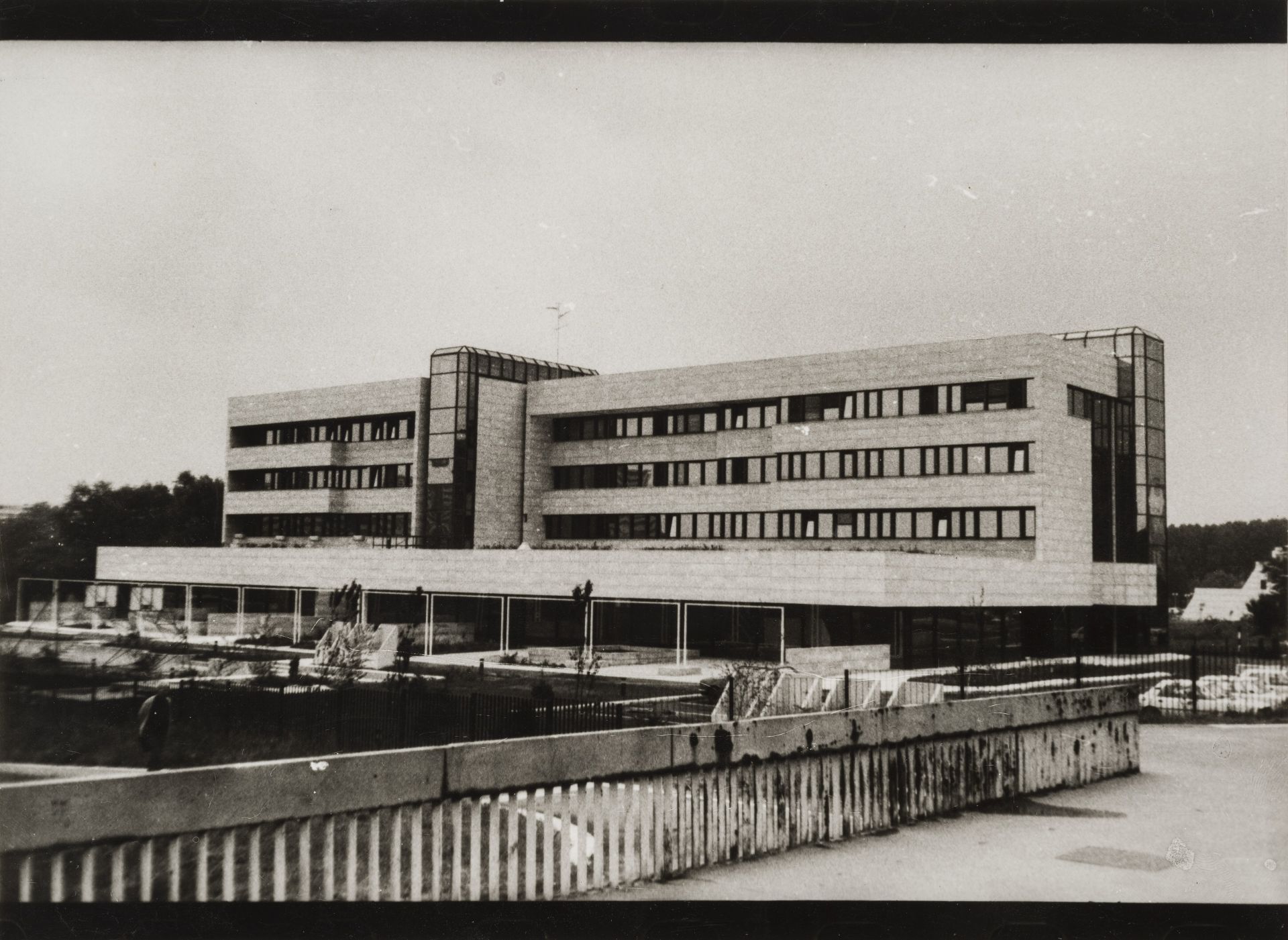 Budova obchodního oddělení velvyslanectví ČSSR v Bělehradě (Srbsko)_jihozápadní průčelí