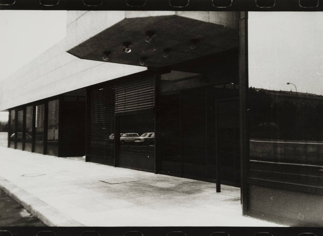 Budova obchodního oddělení velvyslanectví ČSSR v Bělehradě (Srbsko)_detail vstupu