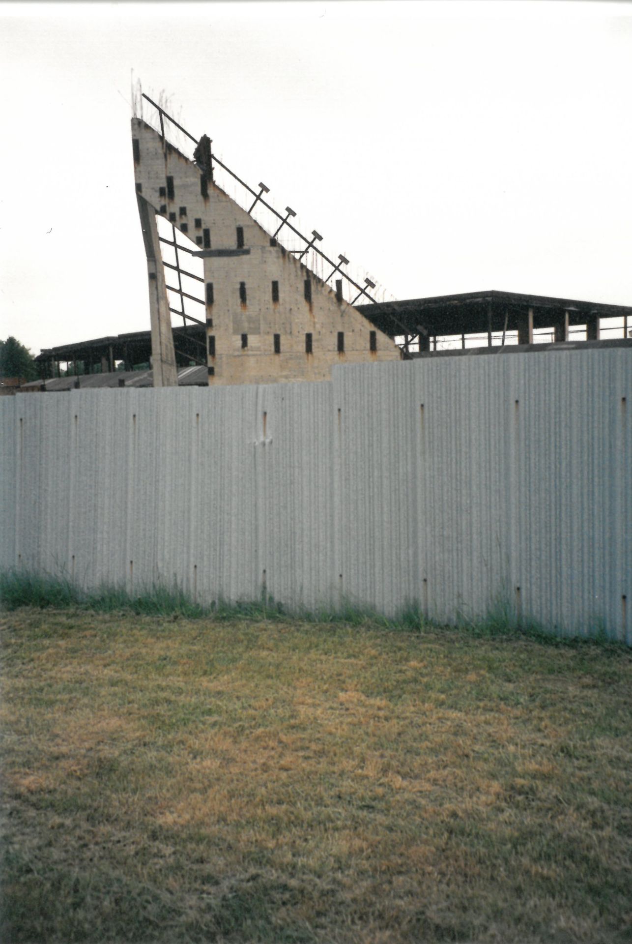 Muzeum Památníku Lidice_opuštěné torzo rozestavěné budovy_2