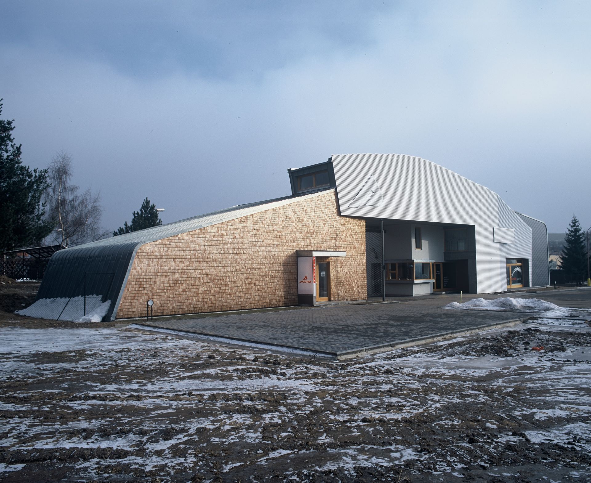 Vstupní objekt firmy Sporten, exteriér