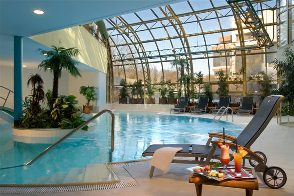 Leníčková_bazen InterContinental_03