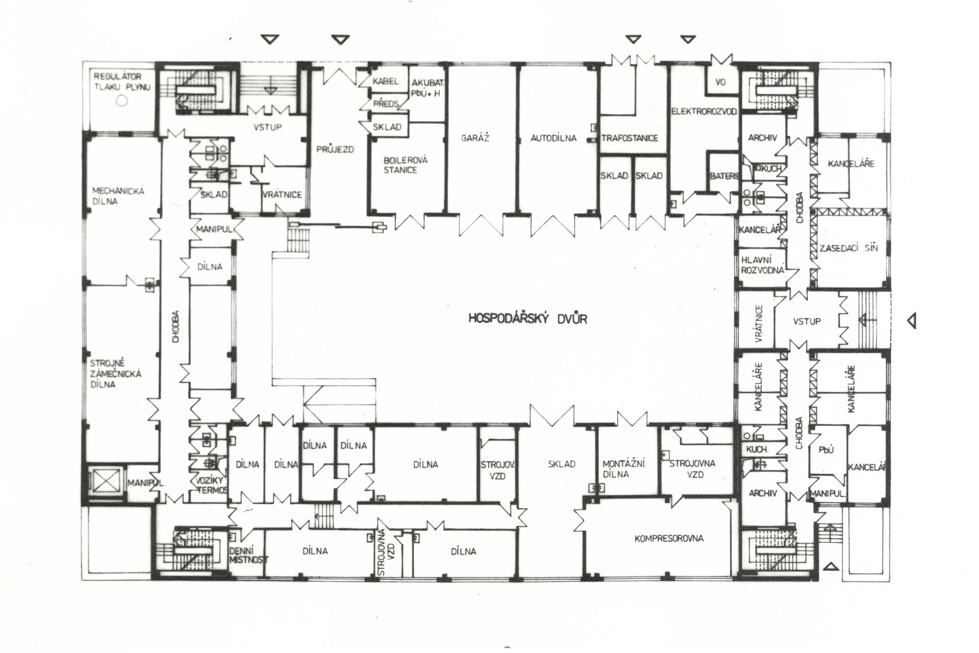 Service room of the Federal Ministry of the Interior, Prague 11 - Horní Roztyly, ground floor plan, photo: Lenka Ondráková, archive of Vítězslava Rothbauerová Rothbauerová_služebna_06