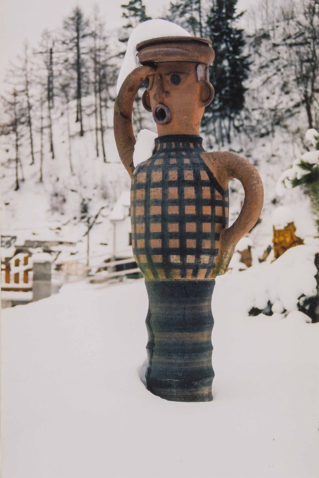 Ceramic elements in the exterior of the kindergarten, photo of the figure of Bystrozraký, archive of Marie Davidová Davidová_Štěchovice_keramika 1