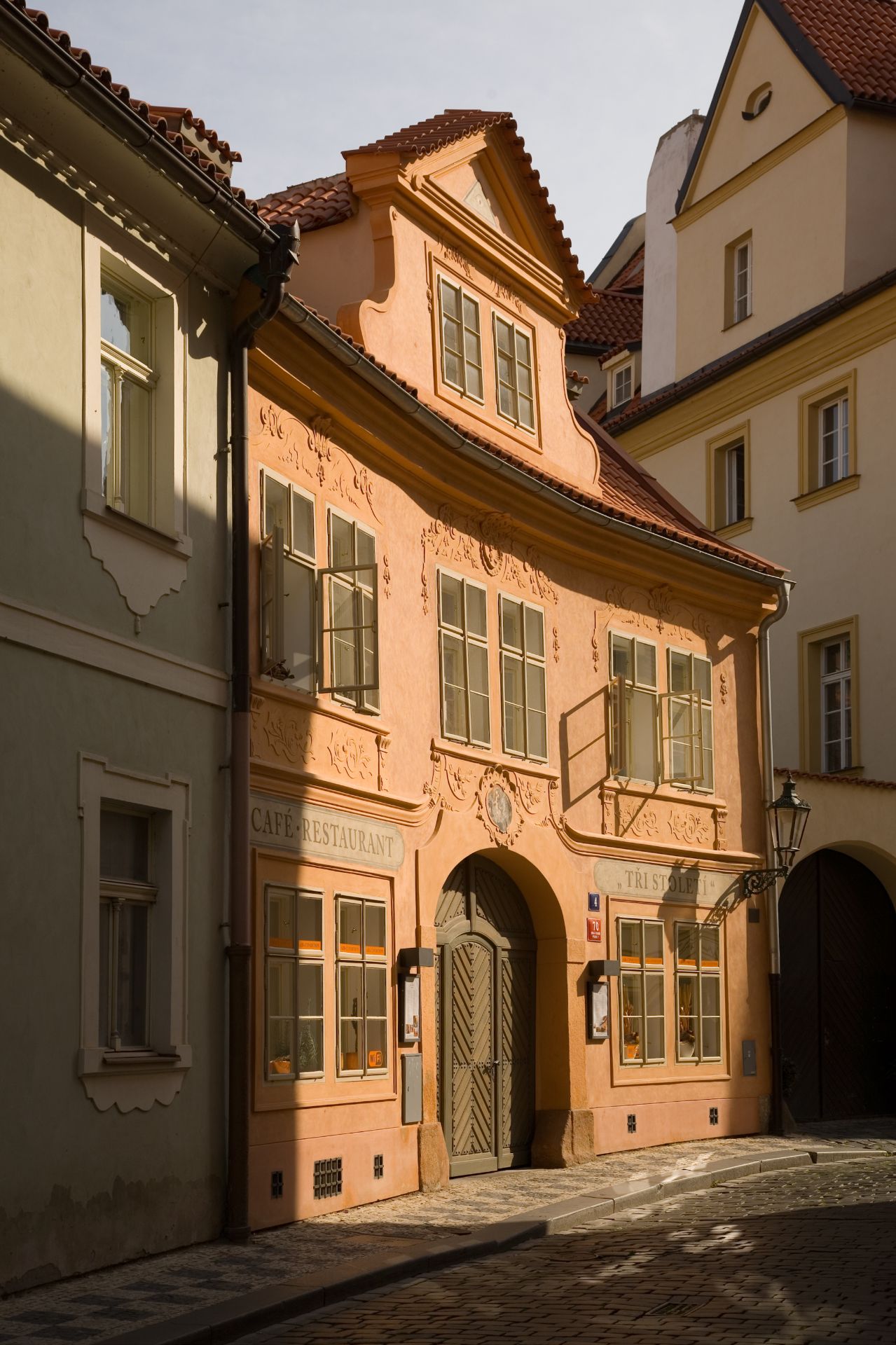 Reconstruction of a burgher's house with extension including interiors of flats and restaurant, Míšeňská, Praha 1, archive of Hana Seho Seho_Míš_01