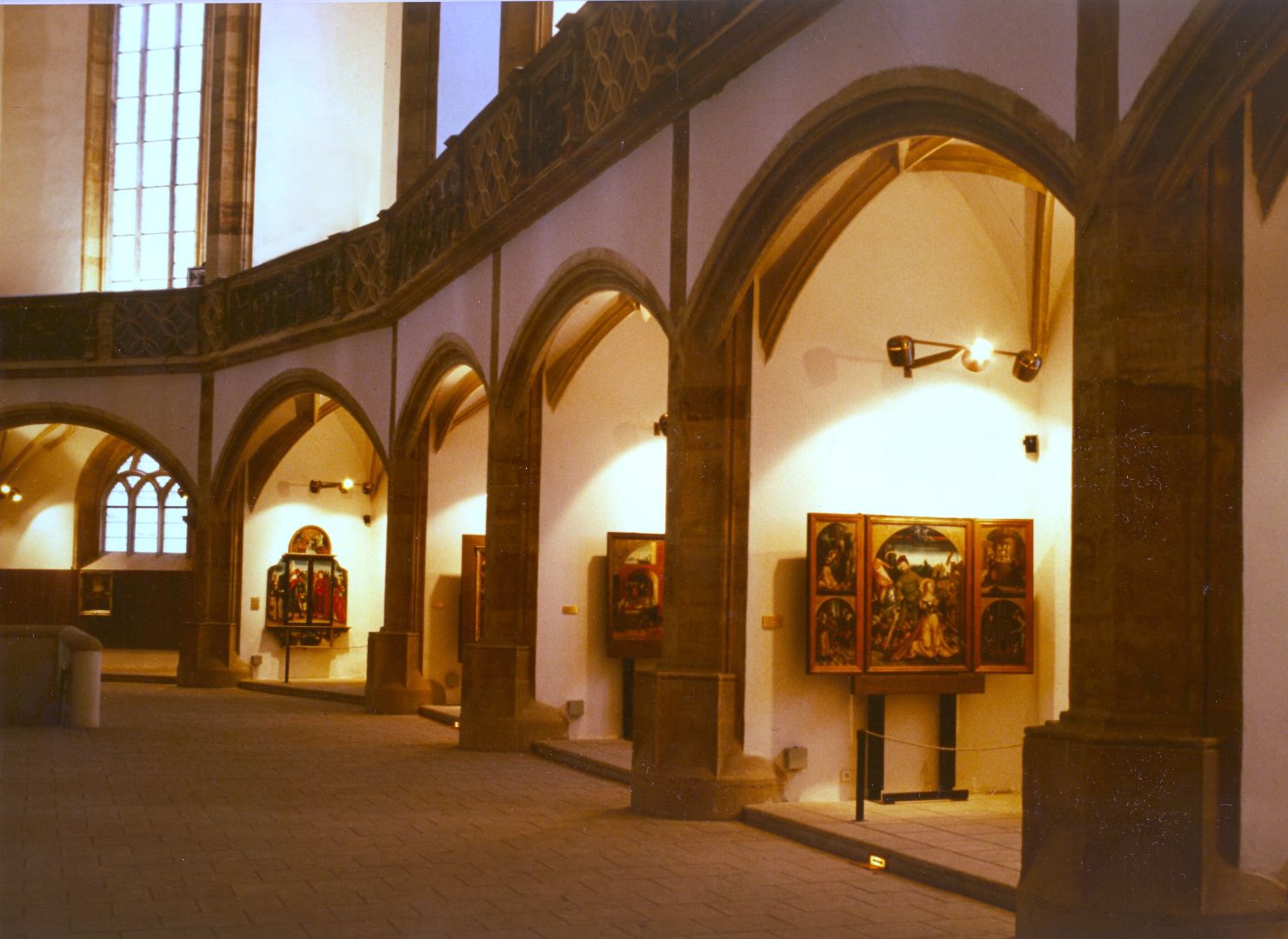 Nováková_Most_interiér kostela_2