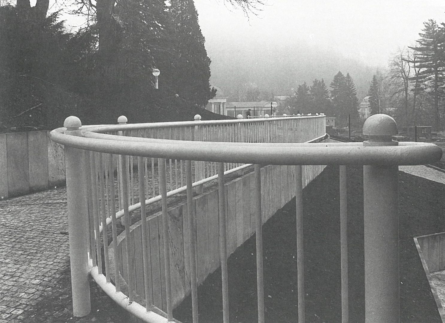 Eva Fantová, Bohumil Fanta, Mobiliář a informační systém pro léčebné trasy, Mariánské Lázně, archiv Evy Fantové Fantová_Mariánské lázně_nové_3