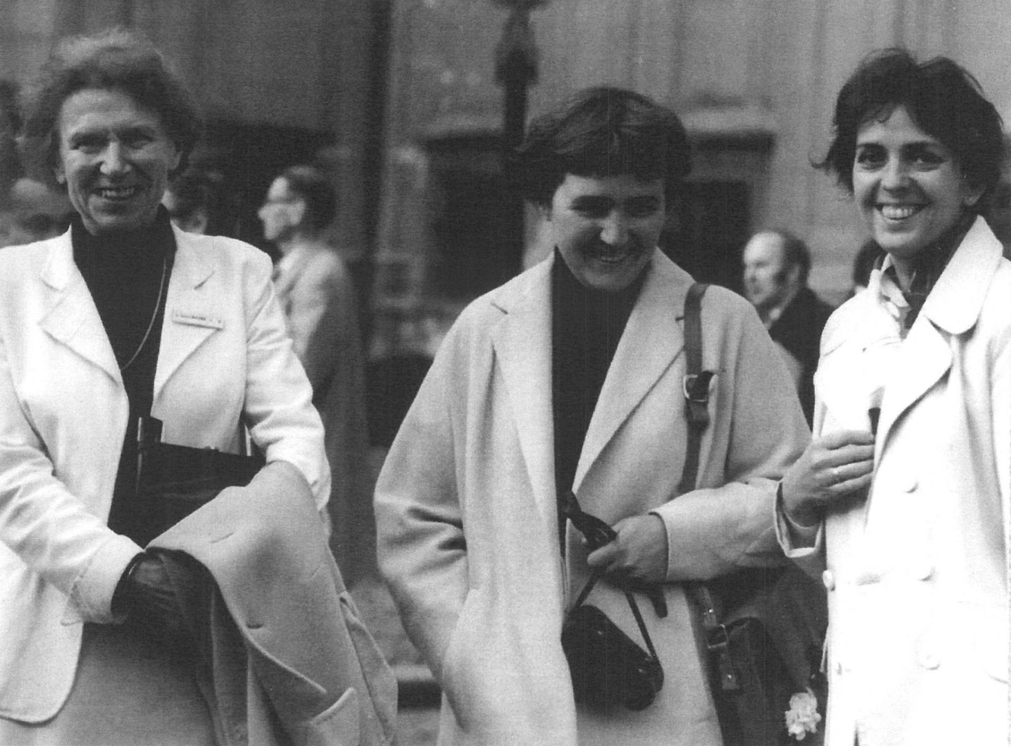 Mezinárodní sympozium ICOMOS/IFLA, Kroměříž a Praha, zleva Greta Goltmitzer, Jelena Mikulina a Olga Bašeová, 1977, archiv Olgy Bašeové Bašeová_05