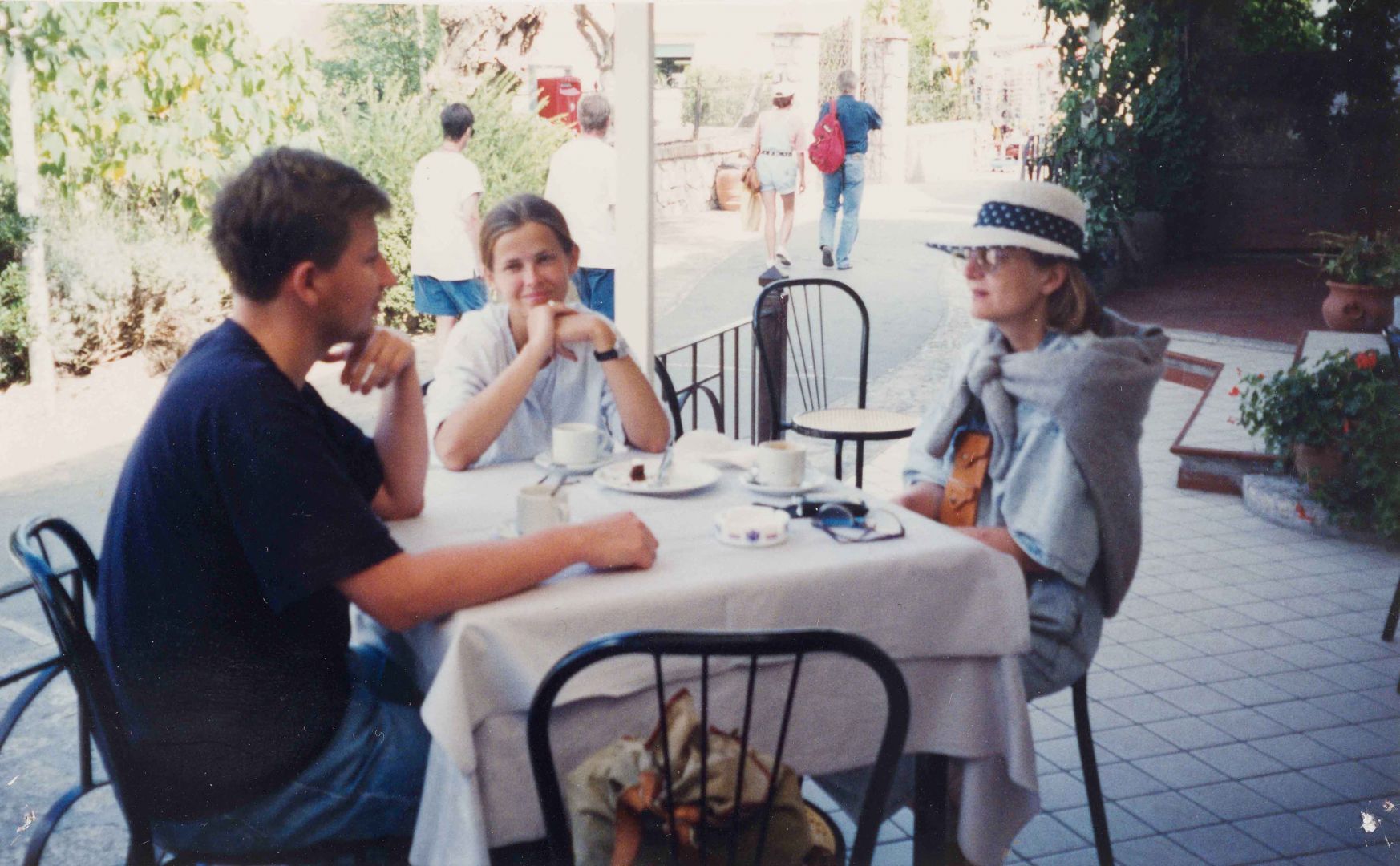 Ivana Čapková se studenty, 90. léta, soukromá sbírka Portrét_Čapková3