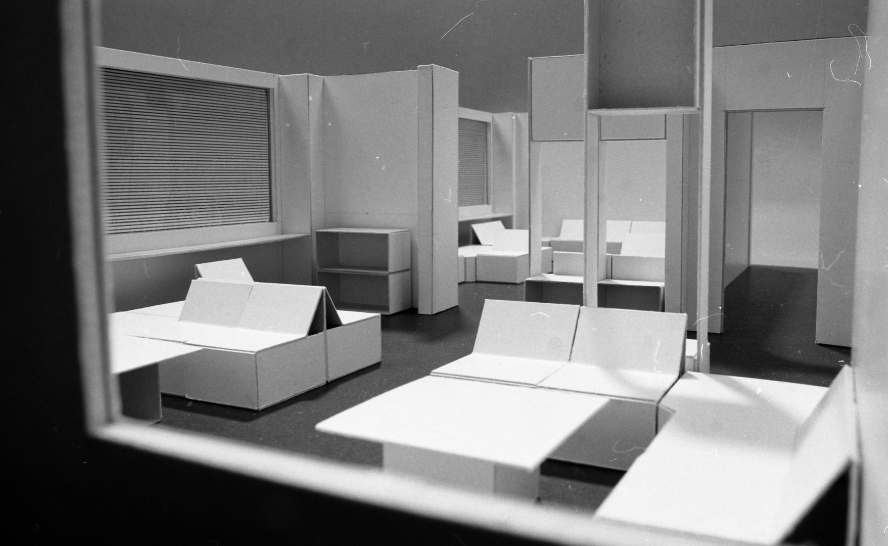 Interiér ubytovny letců, Čs. aerolinie, Letiště Praha-Ruzyně, Praha, model interiéru, 1988, archiv N. Vaníčkové Vaníčková_čsa_4