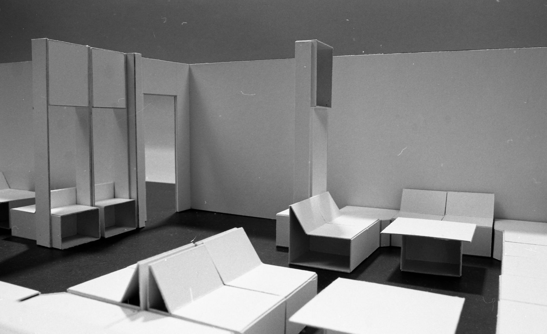 Interiér ubytovny letců, Čs. aerolinie, Letiště Praha-Ruzyně, Praha, model interiéru, 1988, archiv N. Vaníčkové Vaníčková_čsa_3