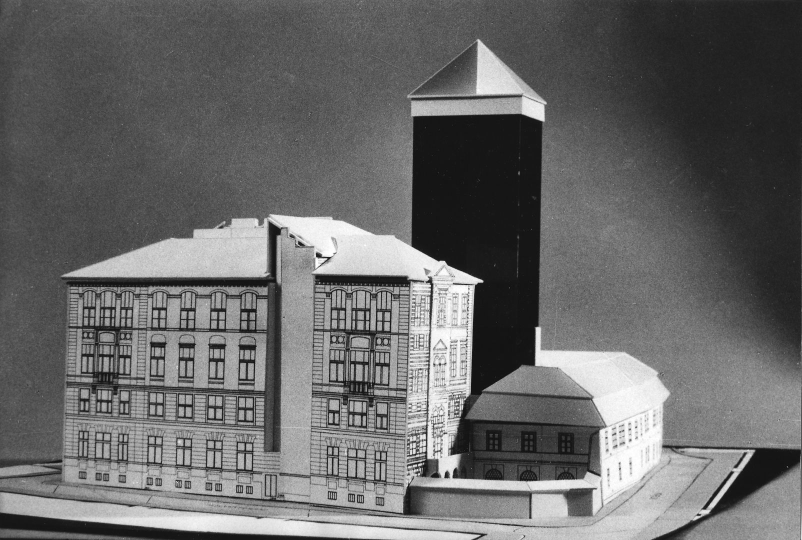 Soutěžní návrh architektonické studie dostavby a hmotového rozvoje Náprstkova muzea, Praha, varianta, fotografie modelu, archiv N. Vaníčkové Vaníčková_náprstkovo_3