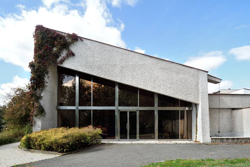 Smuteční obřadní síň, Rakovník, východní průčelí, 2019, foto: Roman Polášek, NPÚ Ježková_Rakovník_2