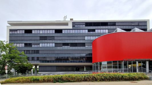Výzkumný ústav zdravotnické techniky Chirana (dnes budova Lékařské fakulty MU v Brně)