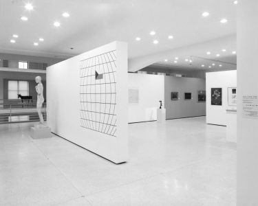 Výstava Život v rytmu atomu v Národní galerii v Praze